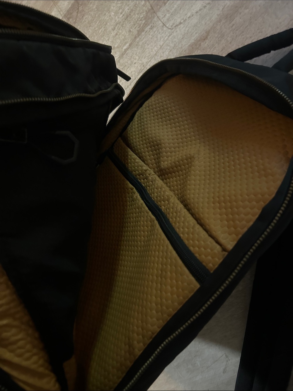 Large adidas backpack - Picture 4 of 8